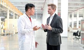 私達は強いR & Dのチームを持って、私達は......に従ってプロダクトを開発し、作り出してもいい。